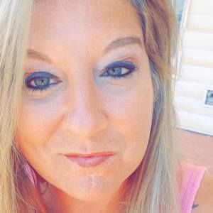 Meet your Posher, Larissa